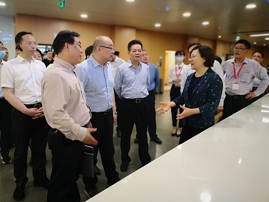 省委常委、常务副省长谢建辉调研省厅驻省政务大厅窗口