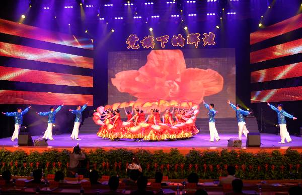 1-18厅机关直属单位表演了丰富多彩的文艺节目
