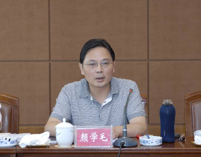厅党组副书记、副厅长颜学毛主持会议并作重要讲话。