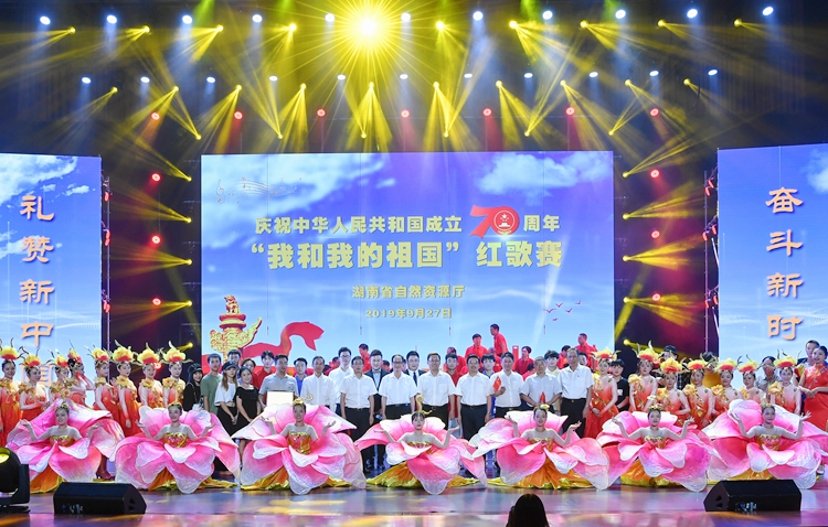 全场大合唱《我和我的祖国》